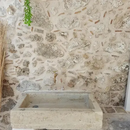 Nikolas Est 1773 * Áno Korakiána